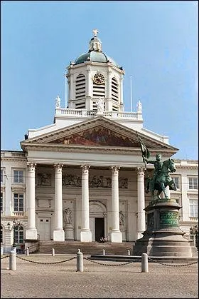 L'église Saint-Jacques-sur-Coudenberg est « paroisse royale » et cathédrale du diocèse auprès :