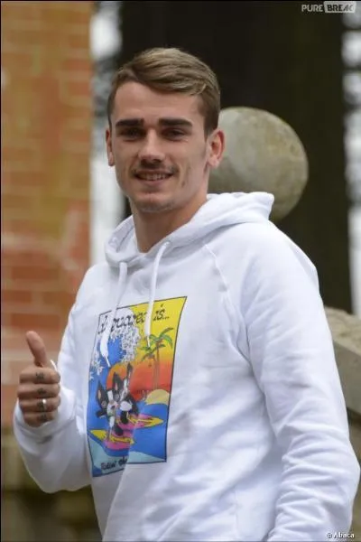 Il est né le 21 mars 1991. Comment se nomme cet attaquant ?