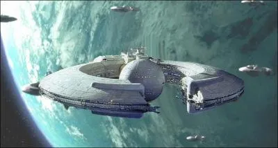 Dans l'épisode 1, grâce à quel vaisseau nos héros parviennent-ils à s'enfuir de Naboo ?