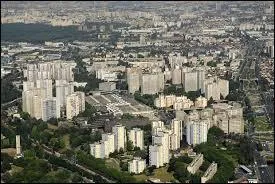 Voici une vue de la ville de Bobigny. Elle se trouve dans le département n°...
