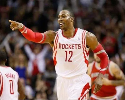 Qui est ce basketteur évoluant aux Rockets de Houston ?