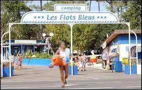 Ce film français joué par Franck Dubosc, Gérard Lanvin, Claude Brasseur, Mathilde Seigner ... est sorti en 2006. Ils sont aux "Flots Bleus" à Arcachon.