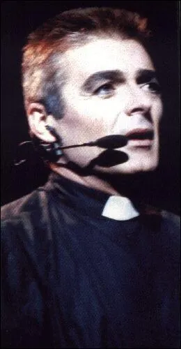 Dans "Notre Dame de Paris", Daniel Lavoie est :