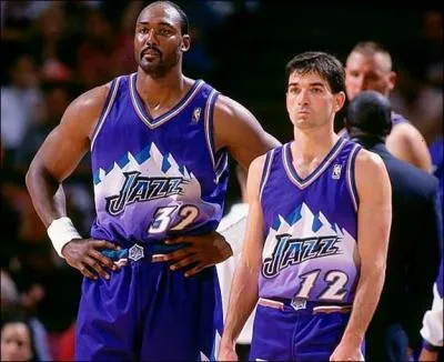 Qui est le plus grand joueur de cette photo ?