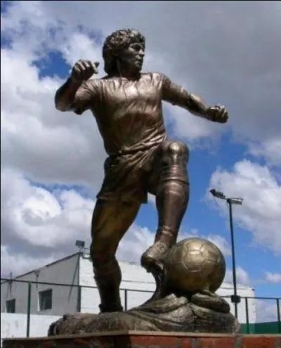 Qui est ce célèbre footballeur argentin ?