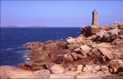 Quel département ne touche pas à celui des Côtes-d'Armor?