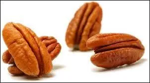 Quels fruits secs sont représentés sur la photo ?