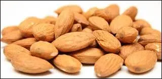 Quels fruits secs sont représentés sur la photo ?