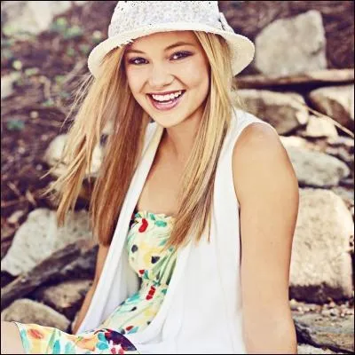Quelle personne interprète Olivia Holt ?