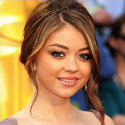 Tandis que Sarah Hyland occupe le rôle de :