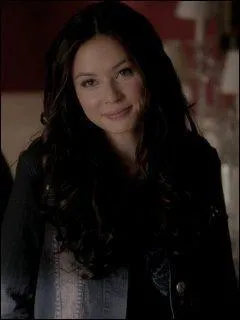 Avec le sang de quelle personne Anna réveille-t-elle sa mère coincée dans le tombeau depuis 1864 ?