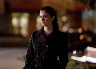 Pourquoi Isobel savait-elle que Damon donnerait l'invention à Elena ?