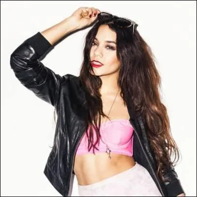 À quelle âge Vanessa commence-t-elle à jouer dans des comédies musicales ?