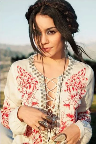 De quelle anne  quelle anne Vanessa est-elle sortit avec Zac Efron ?