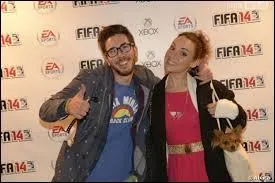 Nous sommes un couple. Nous tournons tous les deux des vidéos. Qui sommes-nous ?