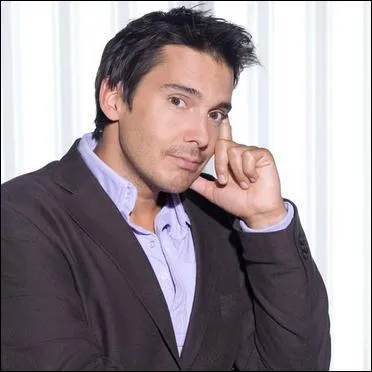 Qui était le petit ami de Laetitia au lycée ?