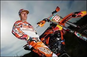 Quel est le prénom de Cairoli ?
