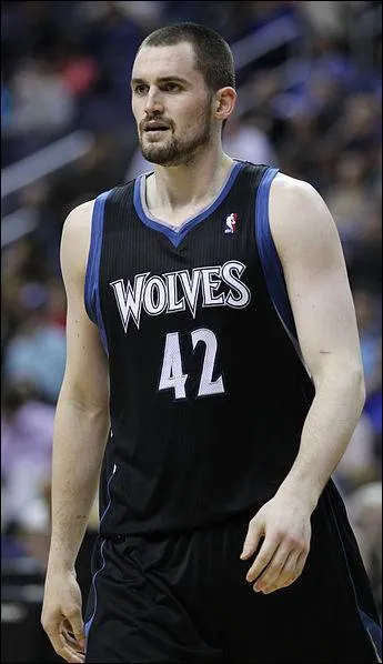 Combien mesure Kevin Love ?