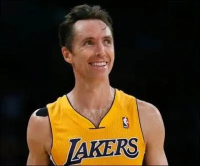 Combien mesure Steve Nash ?