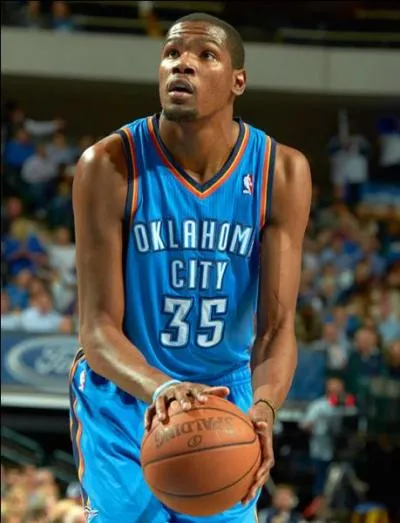 Combien mesure Kevin Durant ?