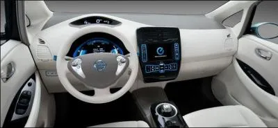 Voici l'intérieur d'une voiture de marque japonaise qui est :