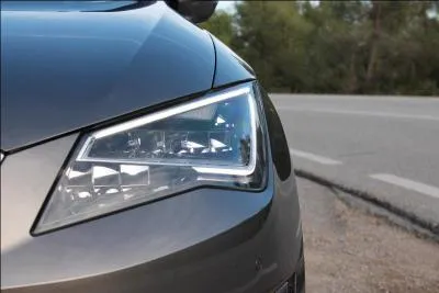 Ce phare appartient à une marque de voitures espagnole.