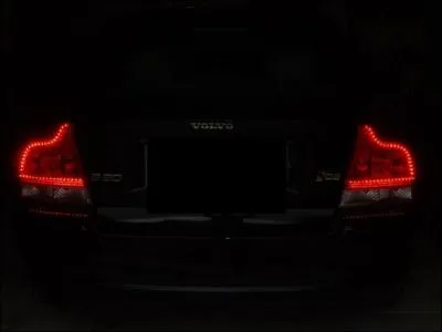 Plus difficile, ces phares arrière sont ceux d'une marque de voitures suédoise.