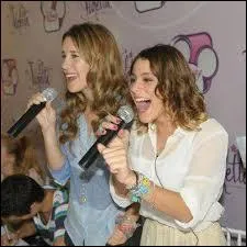 Qui reconnaît-on aux côtés de Tini ?