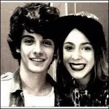 Qui peut-on voir en présence de Tini ?