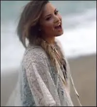 Quel est le nom de la chanson dans laquelle Demi Lovato a collaboré avec The Vamps et où on pouvait voir Laura Marano ?