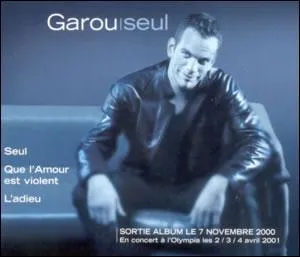 En 2000, Garou ,'Seul' , atteint le haut du podium. Mais accompagn de qui n'a-t-il pas russi cette performance