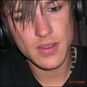 Qui est ce jeune homme, franchement ?