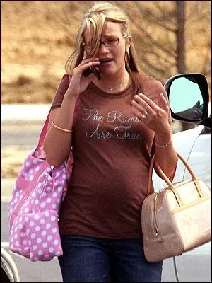 Qu'elle est jolie dans son genre ! mme si elle est enceinte !