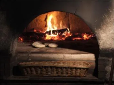 De quel mot la fougasse tire-t-elle son nom ?