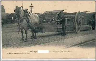 Quel moyen sert à transporter de lourdes charges ?