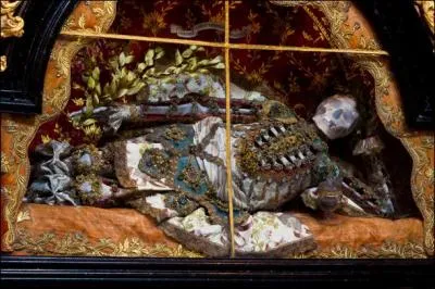 En photo, une relique somptueuse qui se trouve au monastère de Muri en Suisse, et qui a pris le nom du fondateur de l'ordre des Bénédictins , qui est ... .