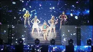 Toutes les filles ensemble en ont chanté une aussi, laquelle ?