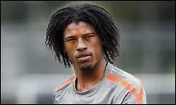 Il a 23 ans, c'est l'actuel capitaine du PSV, qui est-ce ?