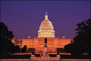 Je suis à Paris, il est 15h20, je suis sur le point de prendre un vol qui durera 8 heures et 10 minutes à destination de Washington D.C, où il est 11h20. Quand j'arriverai à Washington D.C, quelle sera l'heure locale là-bas?