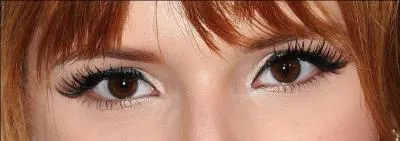 À qui sont ces yeux rieurs ?