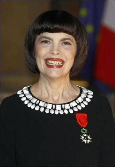 "Woman in love "devient "Une femme amoureuse" pour Mireille Mathieu ; l'original était chanté par :