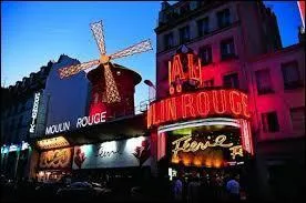 Un p'tit jet d'eau - Une station de métro - Entourée de bistrots ...