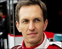 Voici un brésilien âgé de 39 ans et né à São Paulo qui a participé à 15 Grands Prix de Formule 1.