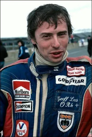 Pilote de Formule 1 anglais né en 1951 et âgé de 63 ans. Il a participé seulement à 12 courses et n'a jamais gagné.