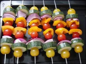 Pour les accompagner, Poucette et Nicoldy se sont mis à deux pour confectionner de magnifiques brochettes de ...