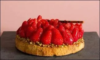Comme Jeffcoop et Zio avaient encore très faim, pth01 et Ptiottout ont confectionné une tarte pour terminer le barbec en beauté ! C'est une tarte aux ...