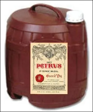 Nous avons bientôt fini le cubi ! Hic ! C'est une idée reçue que de penser que les grands vins ne se trouvent pas en cubis ! D'où vient ce Petrus ?