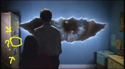 Après avoir ouvert la fissure du mur d'Amy, le Docteur y voit...