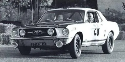 Quelle est cette voiture de compétition ?