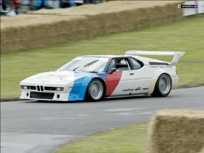 Quelle est cette voiture de compétition ?